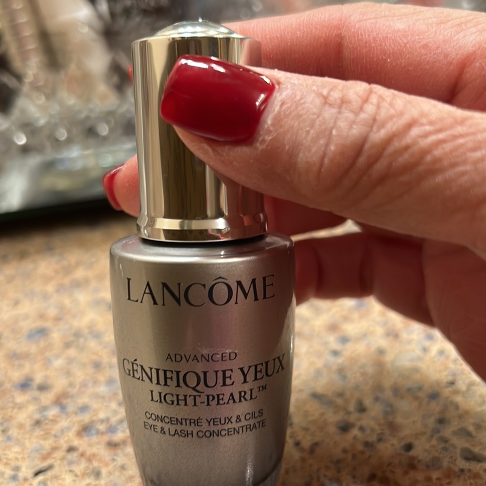 ADVANCED GÉNIFIQUE LIGHT PEARL EYE SERUM❤️💕❤️💕